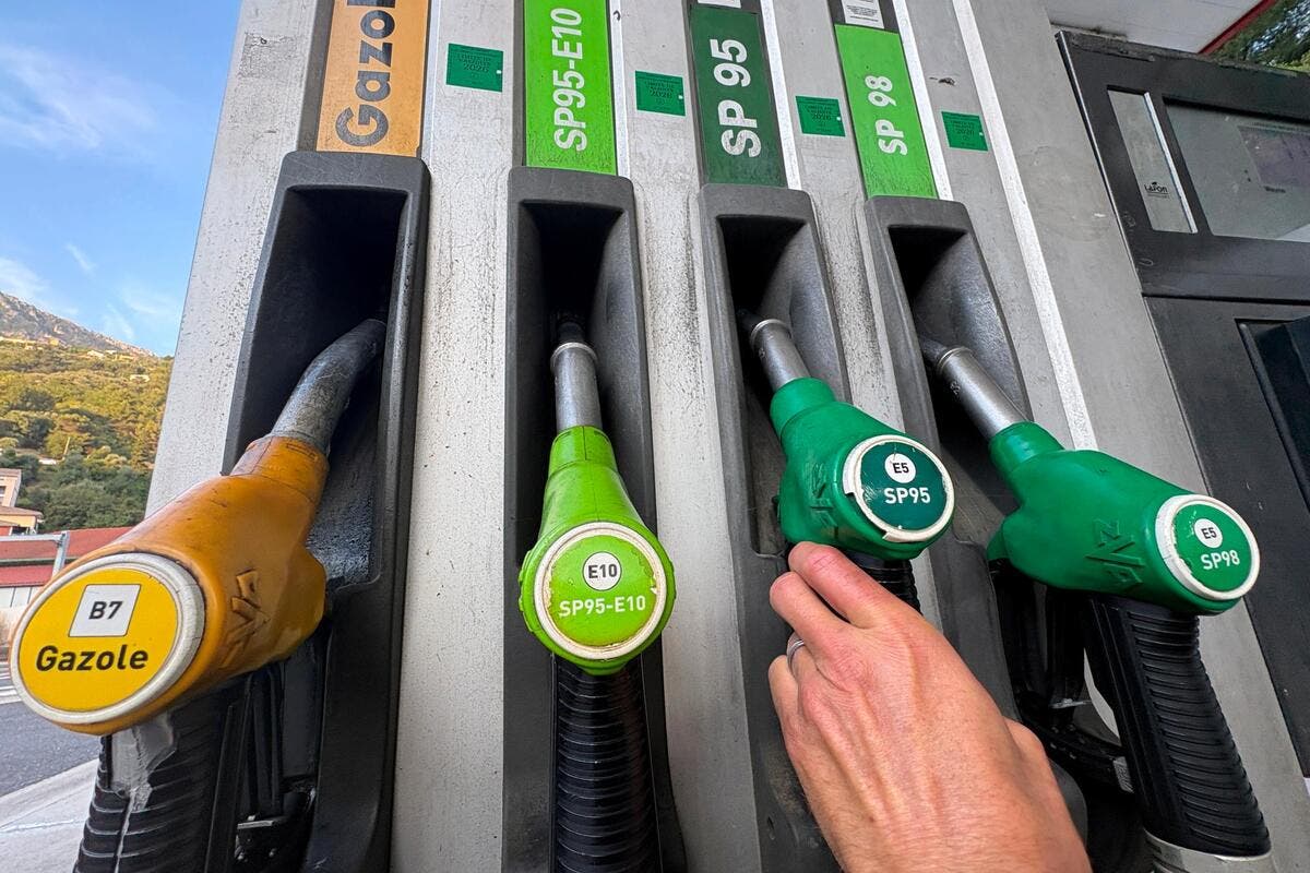Prix des carburants : le SP95-E10, l'essence la plus consommée par les Français, de nouveau au-dessus de 2 euros le litre