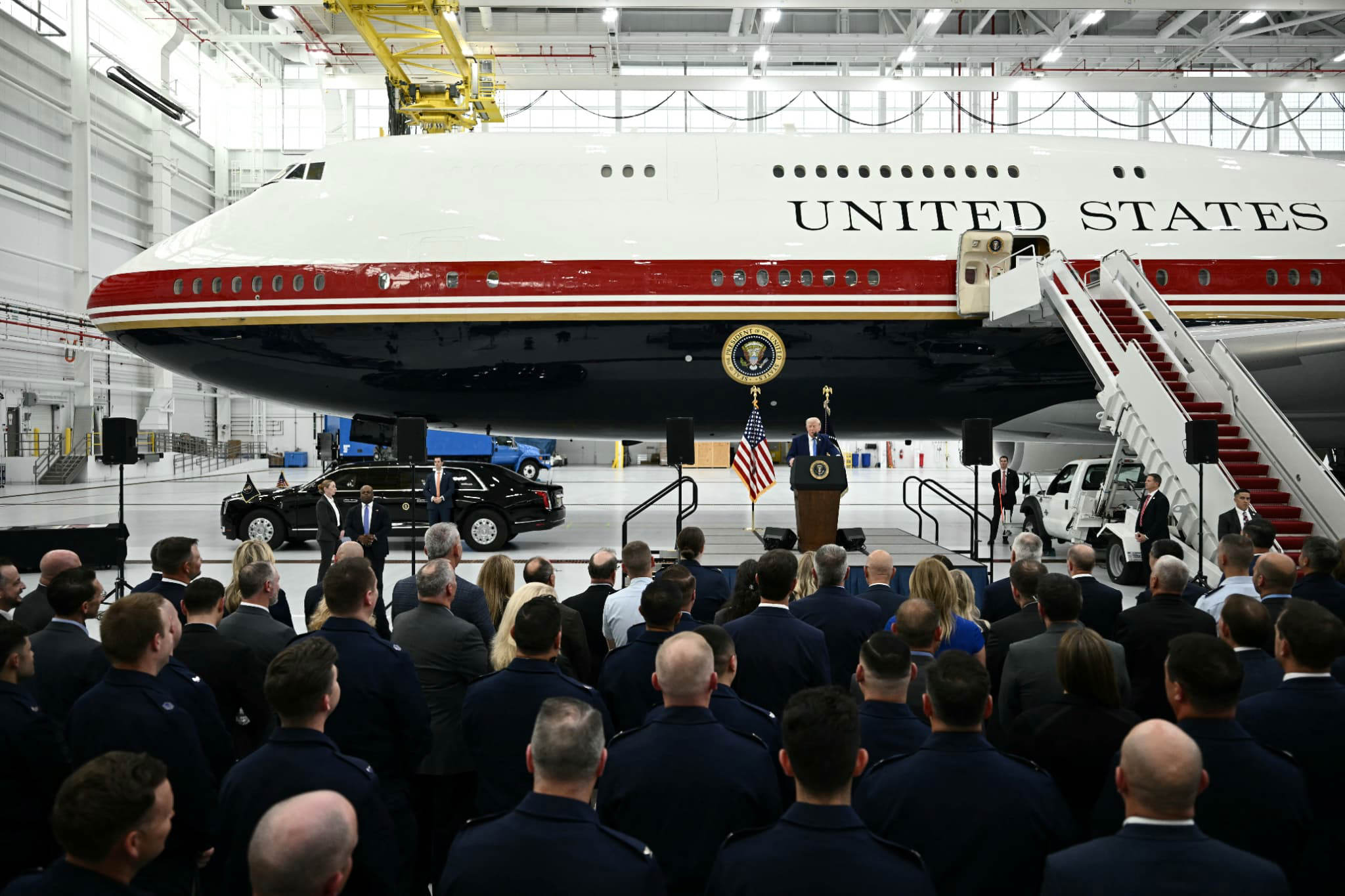 Le booster au maximum »: Trump dit que son nouvel avion Air Force One a besoin d'améliorations, après des craintes de sécurité