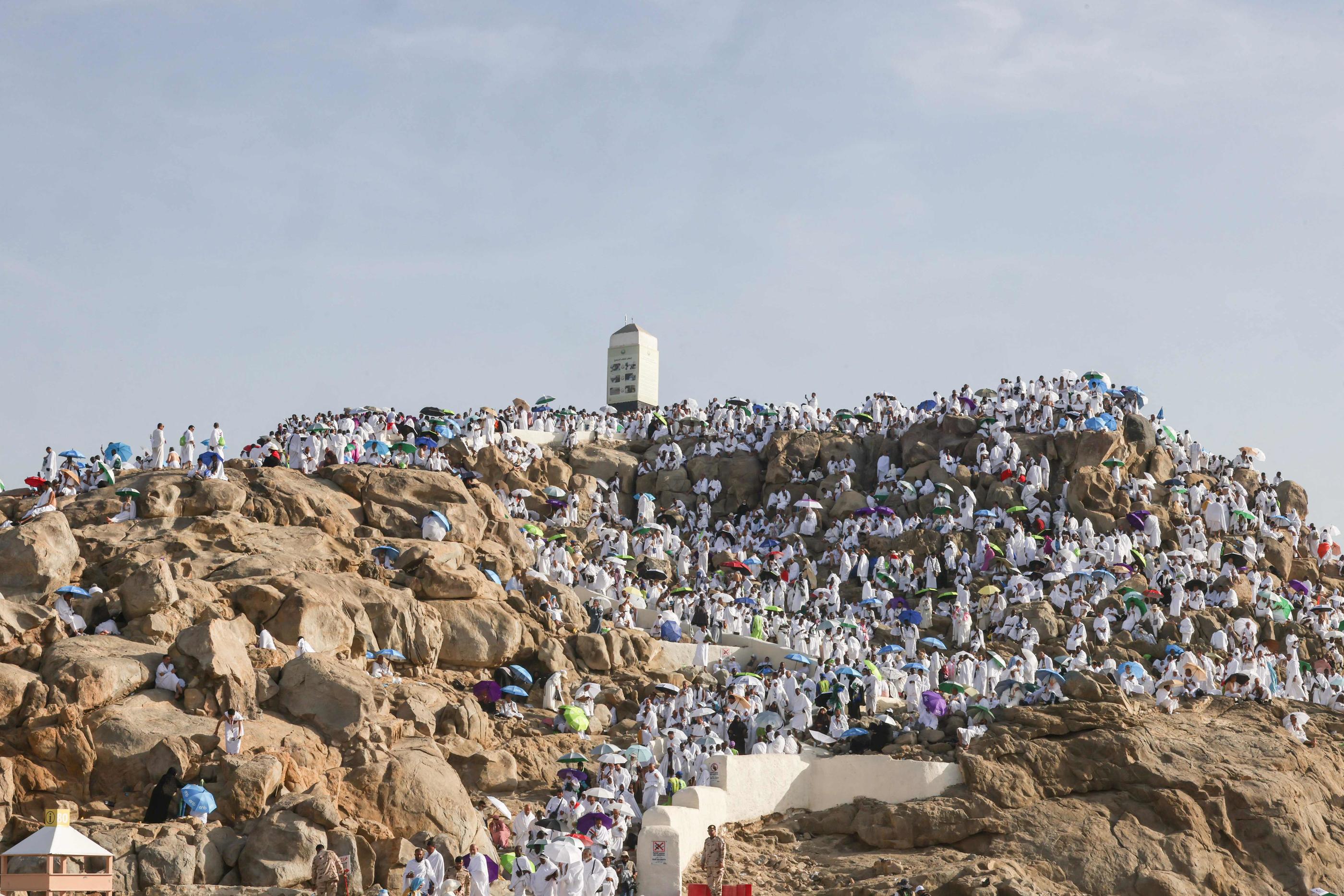Islam : les fidèles musulmans prient sur le mont Arafat, étape phare du  pèlerinage à La Mecque - Le Parisien