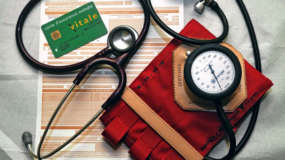 Va-t-on s'attaquer aux exemptions de franchises médicales des mineurs, des  femmes enceintes et des soins dentaires? La Cour des comptes appelle à  tailler dans ces dépenses alors que le déficit de la