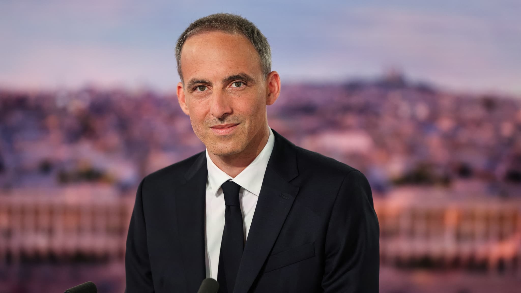 Présidentielle 2027: Raphaël Glucksmann va "sillonner le pays" durant  "trois mois" avant de décider s'il sera candidat