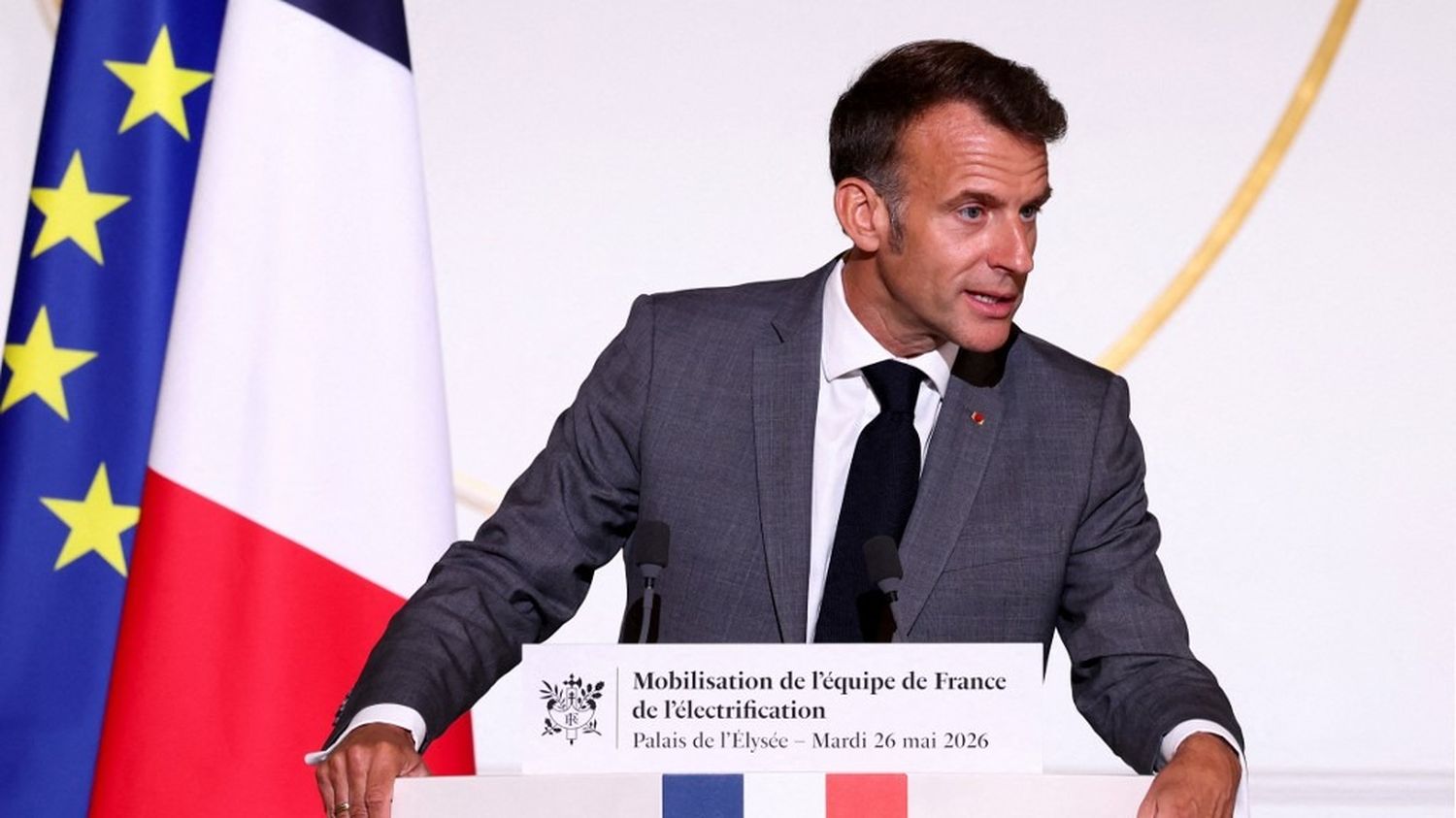 Les opérateurs s'engagent à déployer 240 000 bornes de recharge de véhicules  électriques supplémentaires d'ici à 2030, annonce Emmanuel Macron –  franceinfo