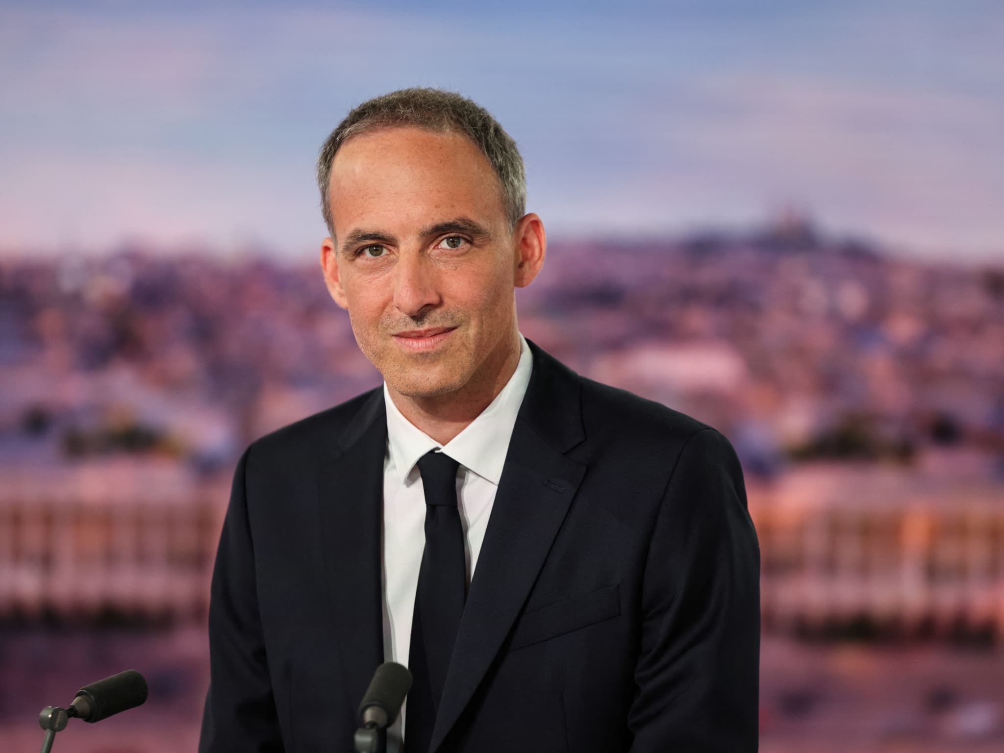 Présidentielle 2027: Raphaël Glucksmann va "sillonner le pays" durant "trois  mois" avant de décider s'il sera candidat