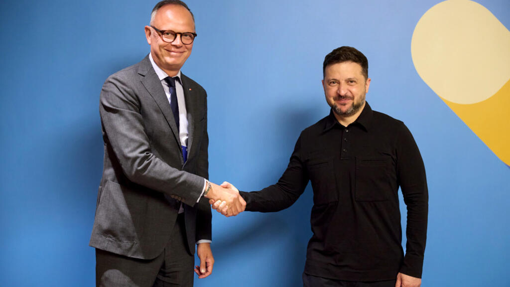 Le candidat à la présidentielle française Edouard Philippe rencontre  Zelensky à Kiev