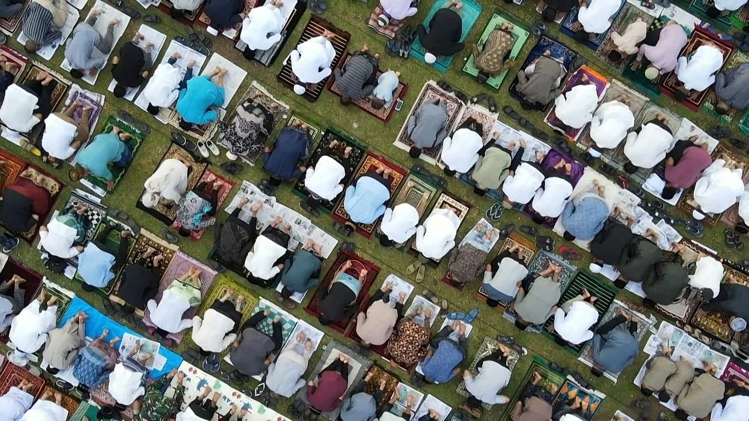 Video. WATCH: Muslims around the world perform Eid al-Adha prayer | Euronews