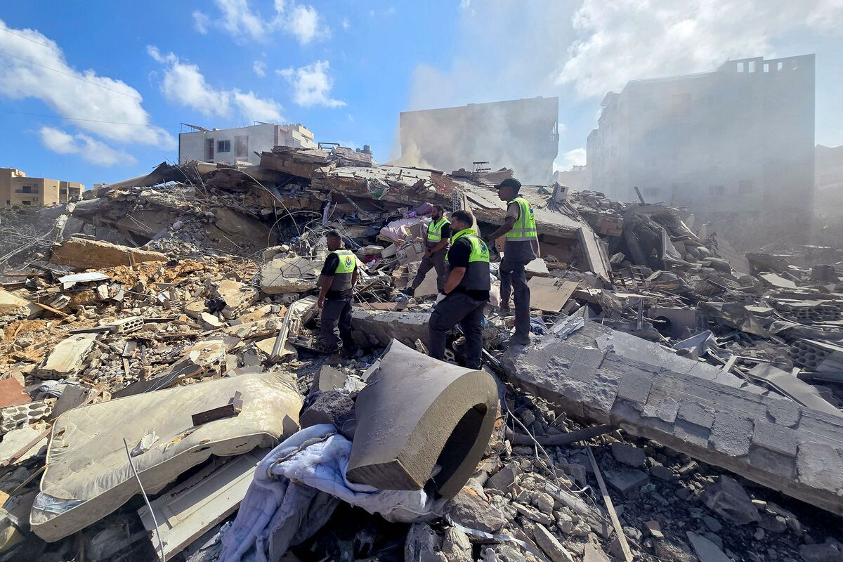 Israel Increases Attacks on Lebanon as US-Iran Talks Crawl On - Bloomberg