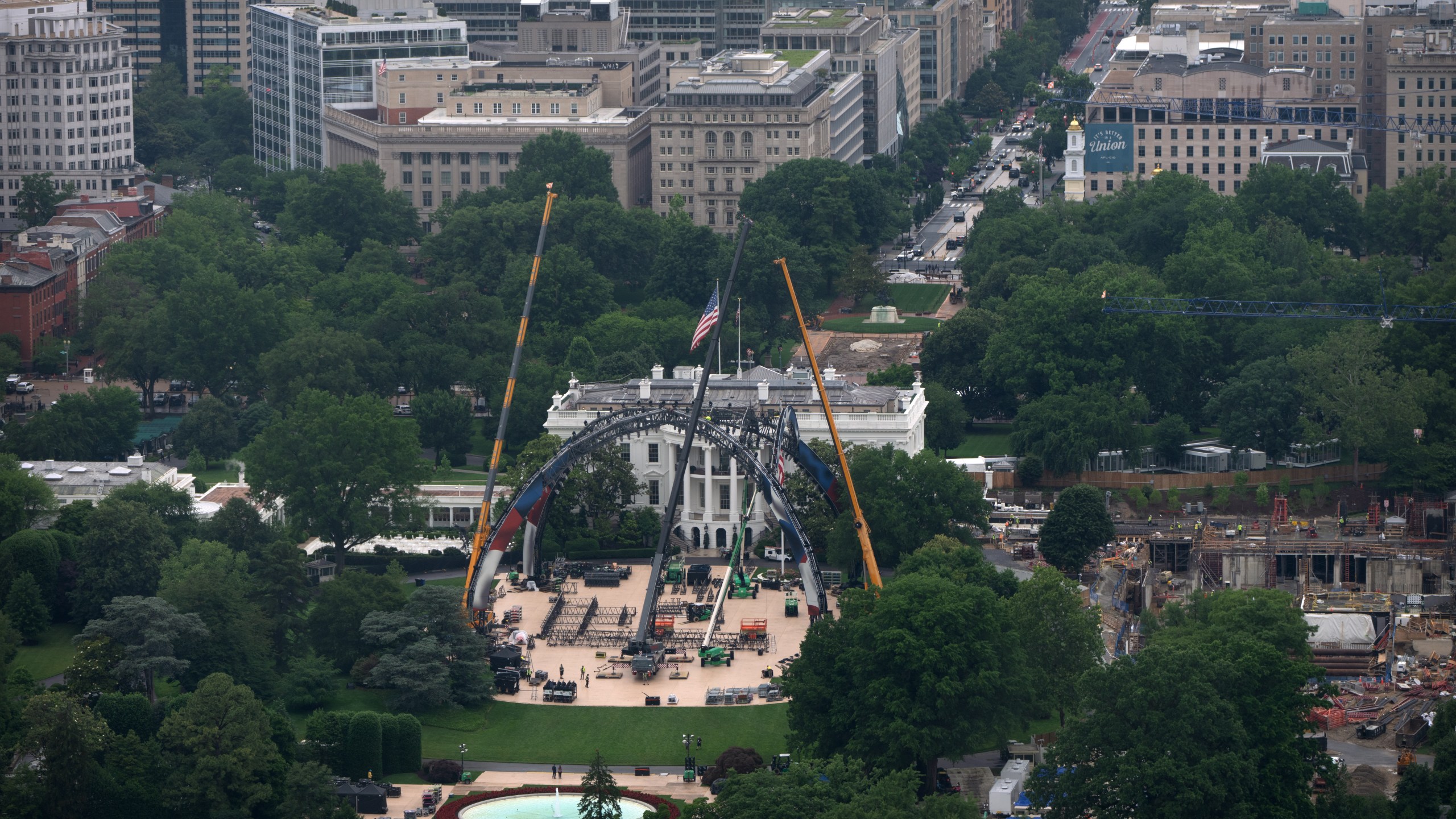 UFC fighting cage rises on White House lawn for bout celebrating America's  250th anniversary – WKRG News 5